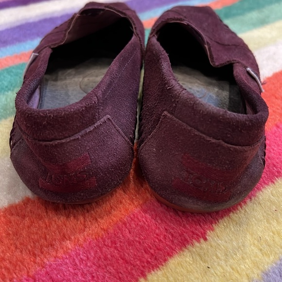 Tom’s suede burgundy slip on 6.5 - Picture 3 of 4